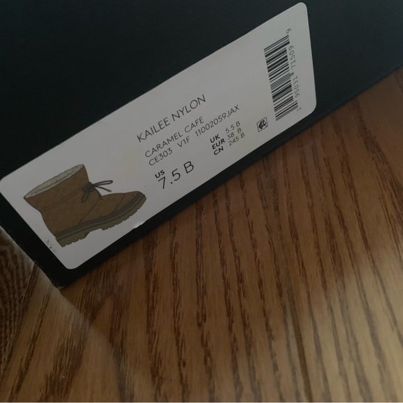 Coach Winter Boots - Picture 5 of 16